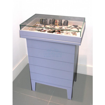 Витрина для бижутерии